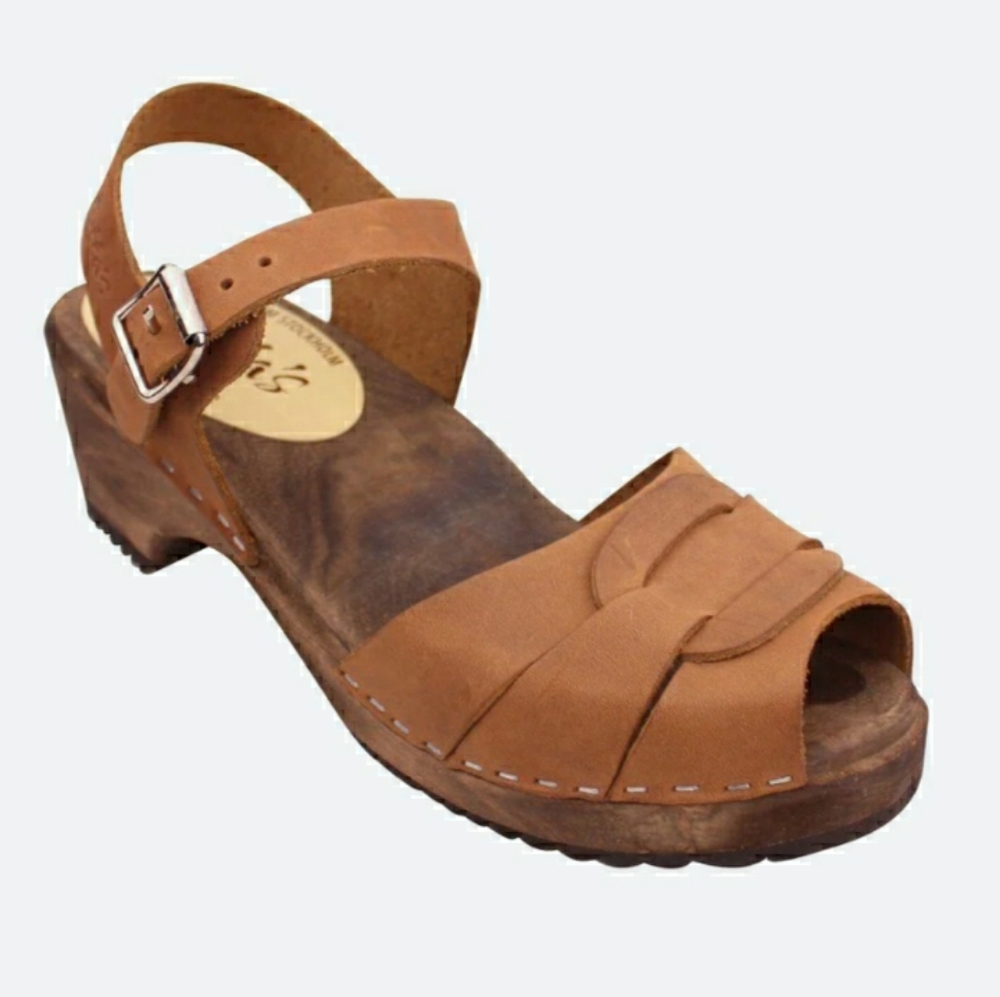 Lotta Peep Toe Low Clog